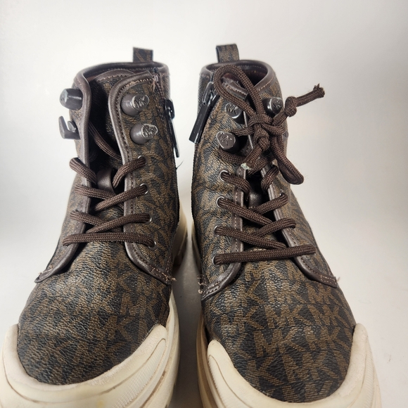MICHAEL KORS Girls Payton Boot Size 2 Brown Lug Sole Signature Logo Textile - Picture 9 of 13